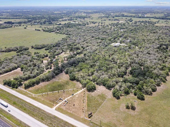 2512 Interstate Highway 10, Weimar, TX 78962