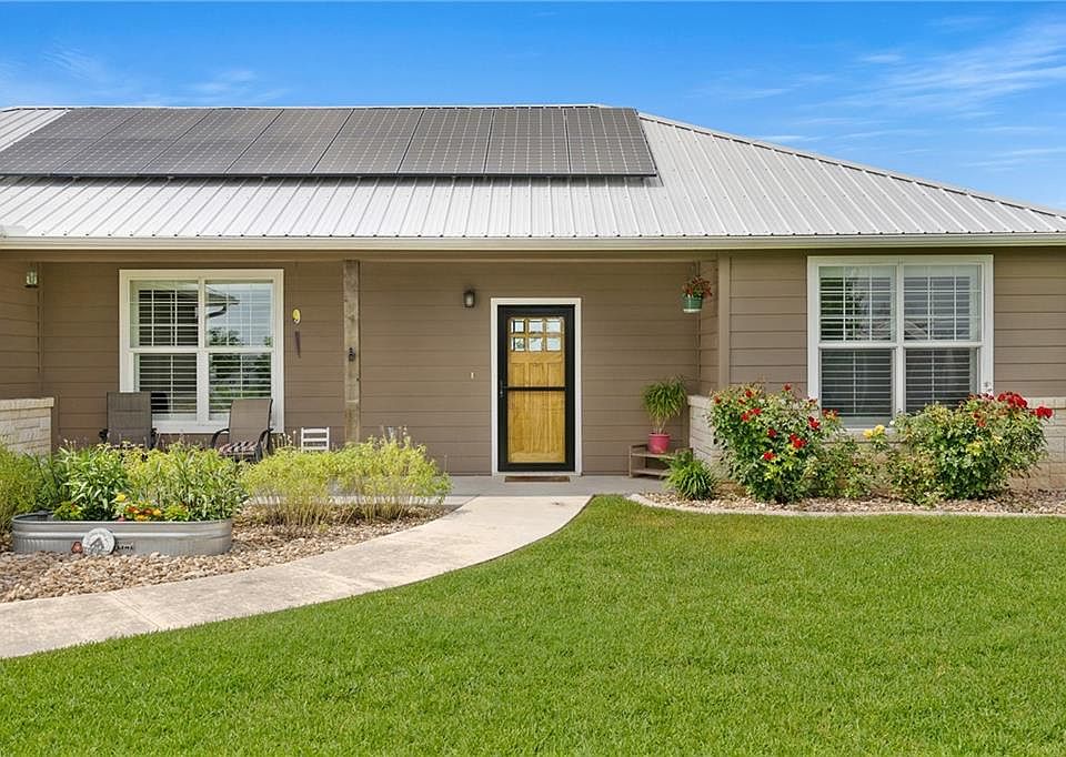 1st image of 310 Windy Ln