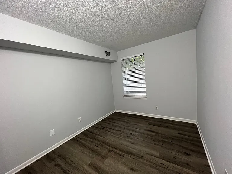 2202 Castle Rock Sq #2B — Photo 8