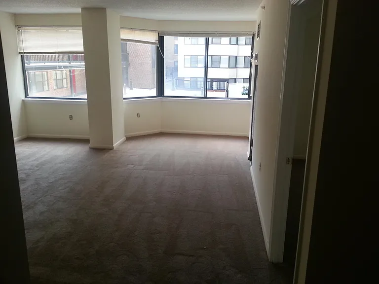Mount Vernon Plaza — Photo 15