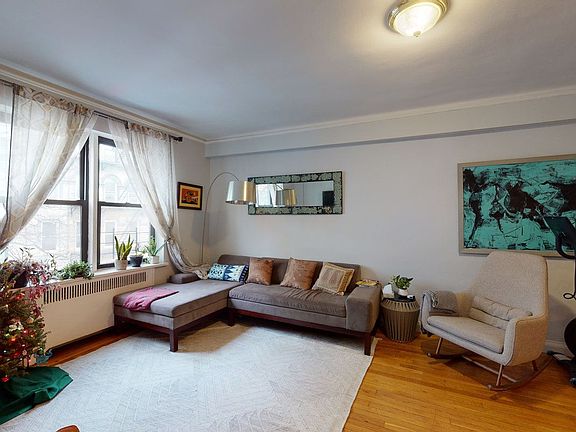 4th image of 310 E 12th St APT 3G
