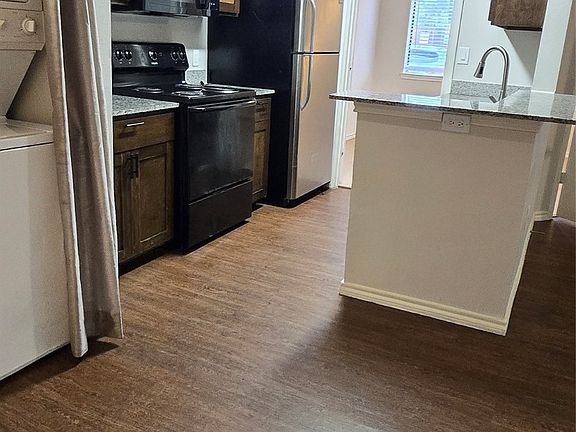 3rd image of 9837 Walnut St #101