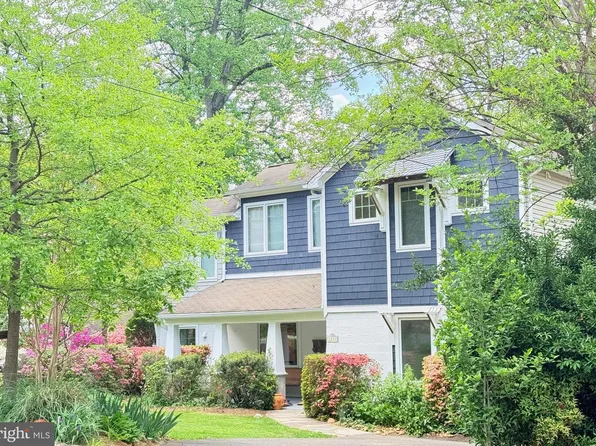 1312 Robinson Pl, Falls Church, VA 22046