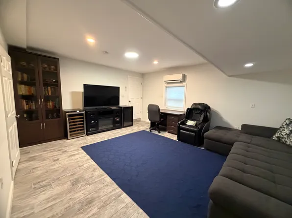 89 Webster Avenue image 16 of 20