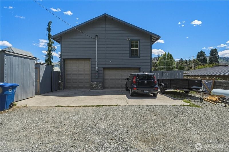 3rd image of 330 W Highland Avenue