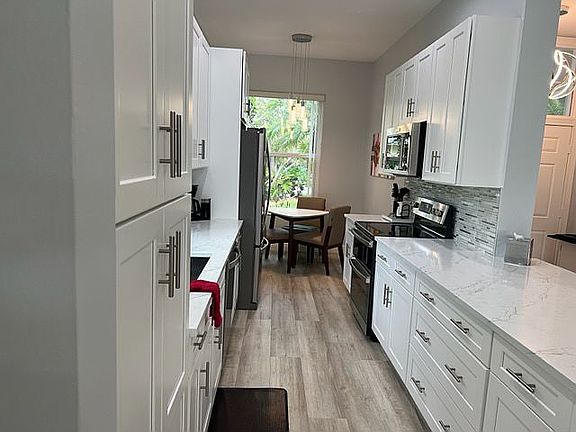 Updated Kitchen & Appliances