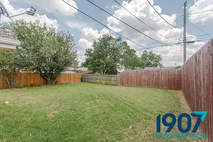 704 SW 2nd St — Photo 6