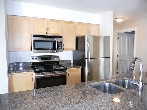 Bright kitchen w/ ample counter space