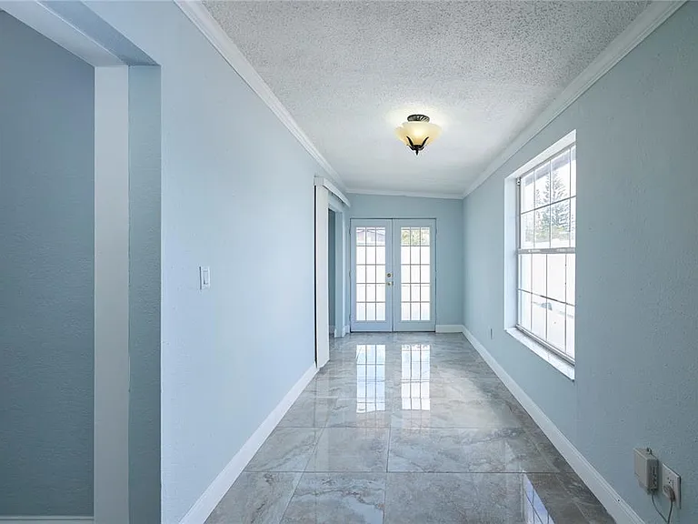 6804 N Hubert Ave — Photo 17