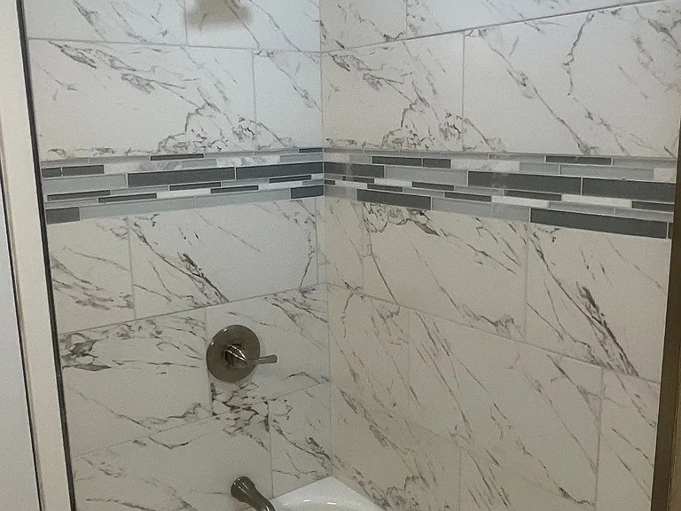 2nd bathroom tub and shower