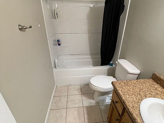4th image of 211 Glenwood Ln APT 4