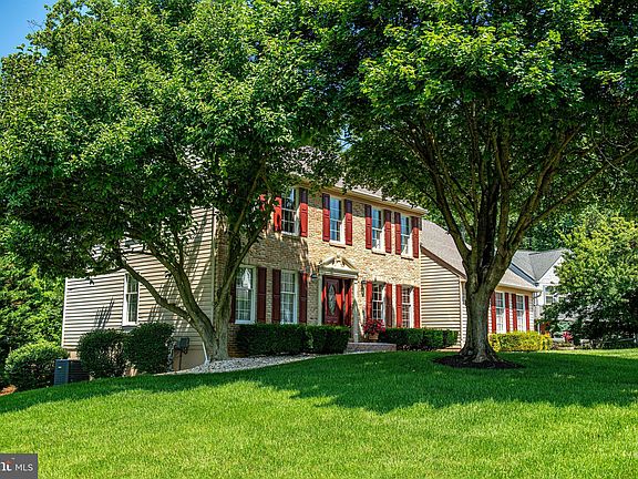 5th image of 1300 Henderson Ct