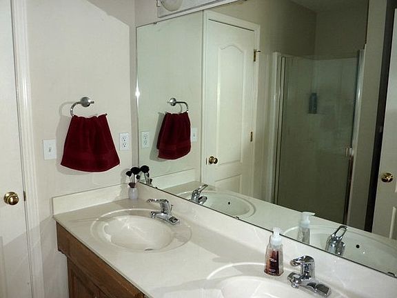 MBT w/dbl vanity wlk-clst