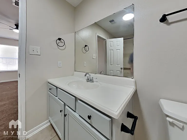 6128 Sidney St #B — Photo 10