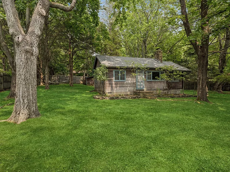 11 Richardson Ave — Photo 23
