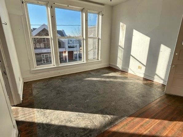 129 1/2 W Broadway St #1