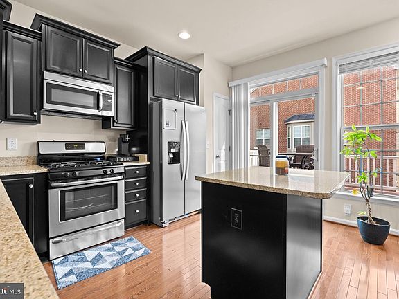4th image of 8883 Cherry St