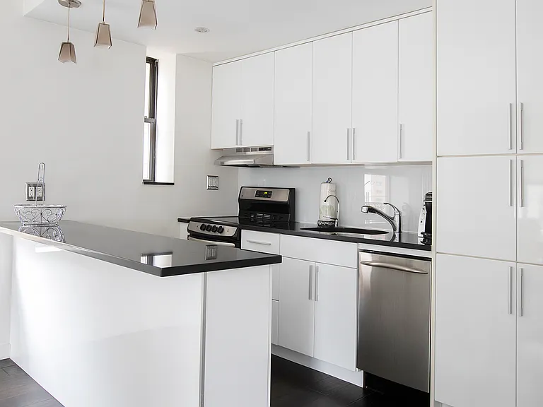 150 W 51st St #151516 — Photo 7