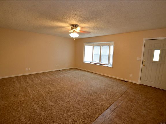 5th image of 9624 E Oak St
