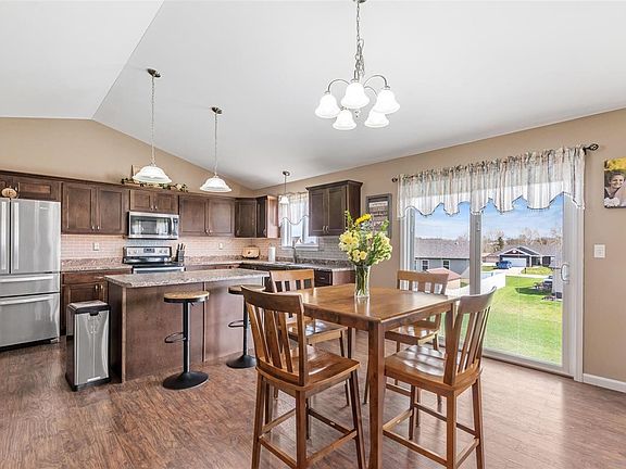 5th image of 720 Woodview Meadows Dr