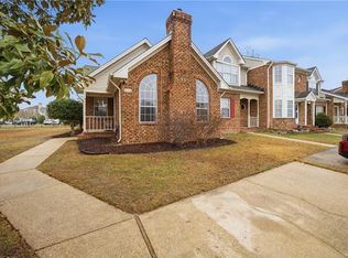 400 S Lake Cir, Chesapeake, VA 23322