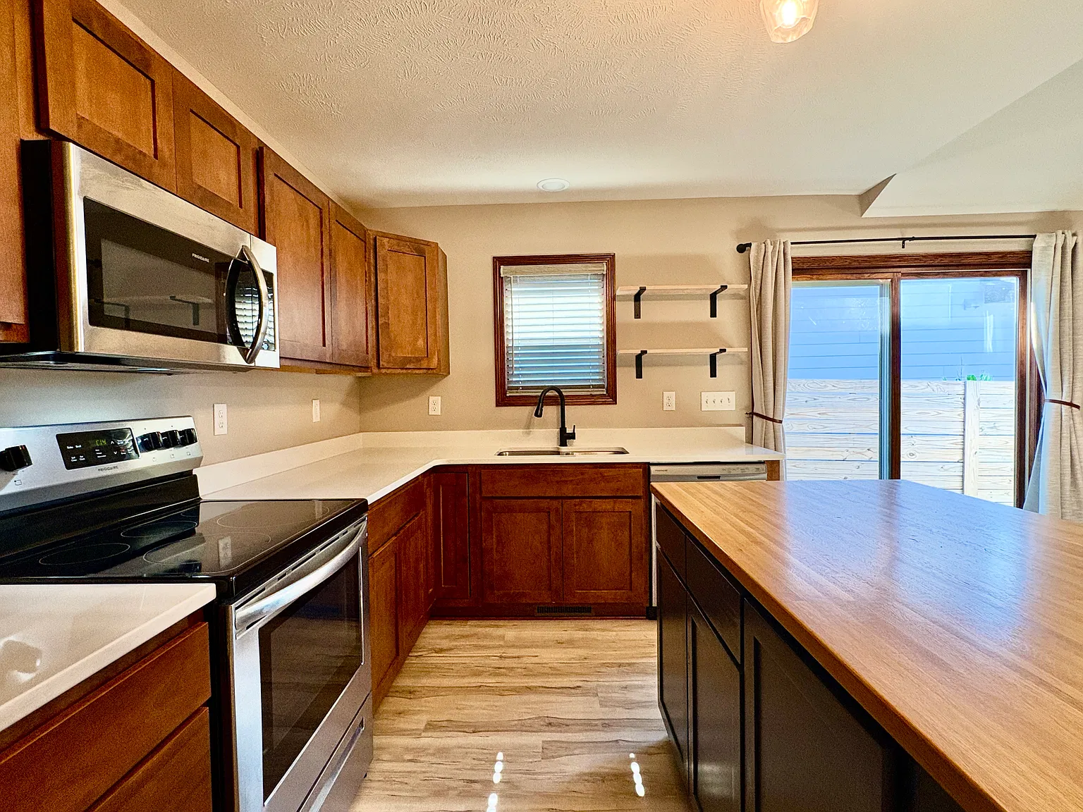 2 bed, 992 sqft, $1,799 — Photo 4