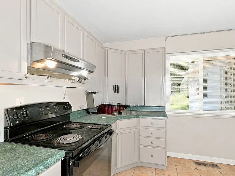 929 Lebon Dr — Photo 10