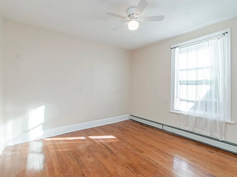 291-293 Nassau St #111 — Photo 4