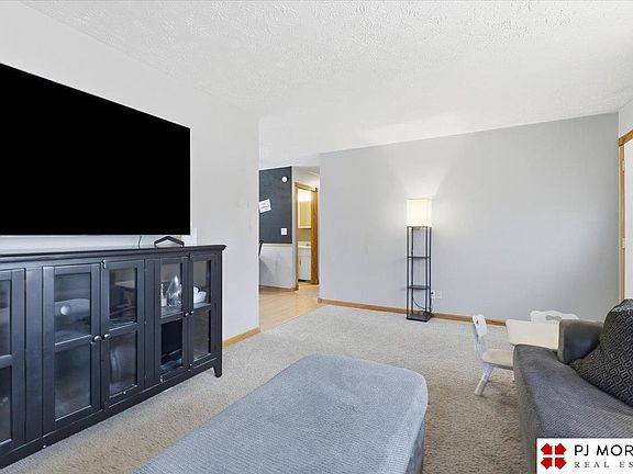 5th image of 10605 Izard St