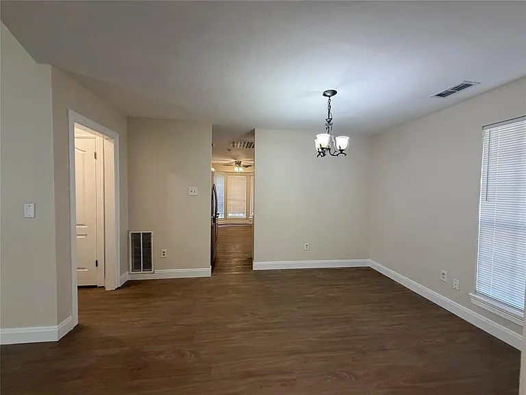 949 Reeves St — Photo 4