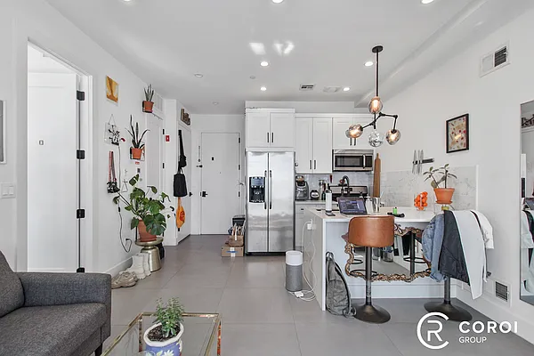 Rented by Coroi Corp | media 12