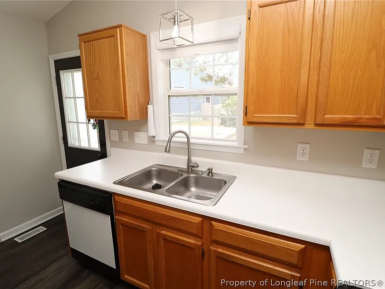 504 Noonday Ct — Photo 8