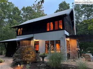 204 Shale Hollow Ln, Elk Creek, VA 24326