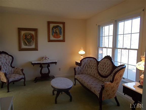 3rd image of 218 Dogwood Dr