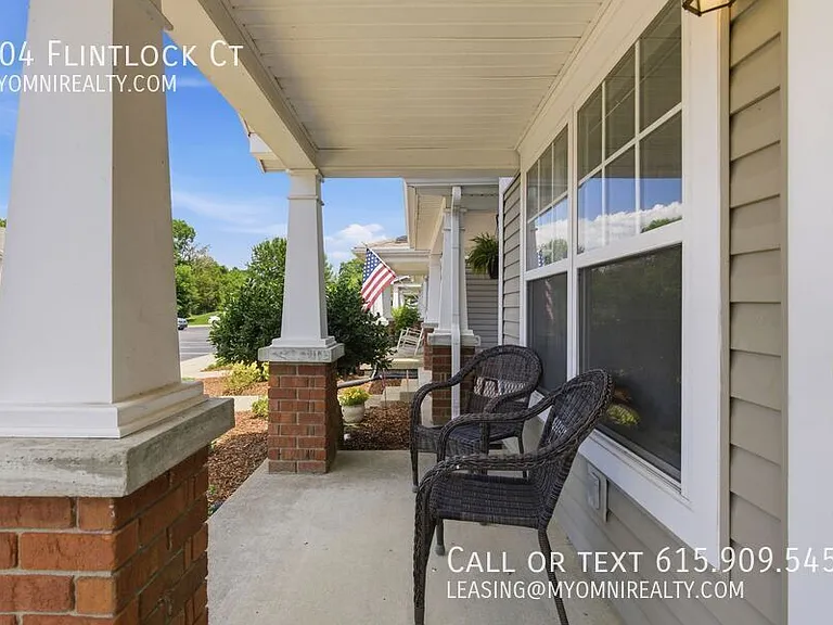 704 Courtney Ct — Photo 29