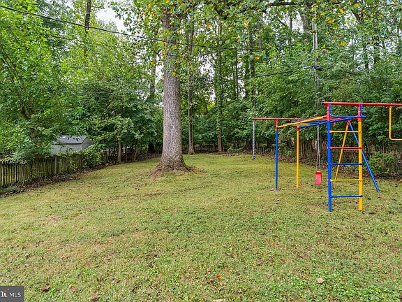 3rd image of 6226 Woodcrest Ave