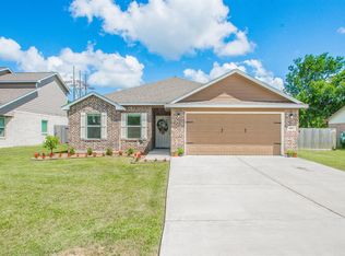 7107 Beechwood Dr, Angleton, TX 77515