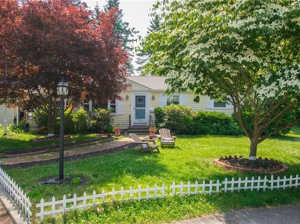 1 Coddington Ct, East Greenwich, RI 02818