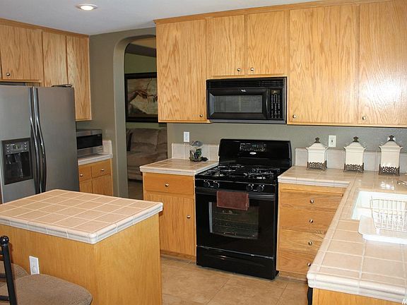 3rd image of 949 Rocky Brook Dr