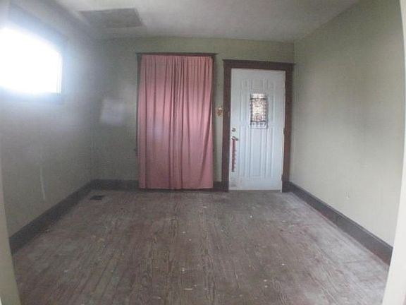 3rd image of 257 W 73rd St