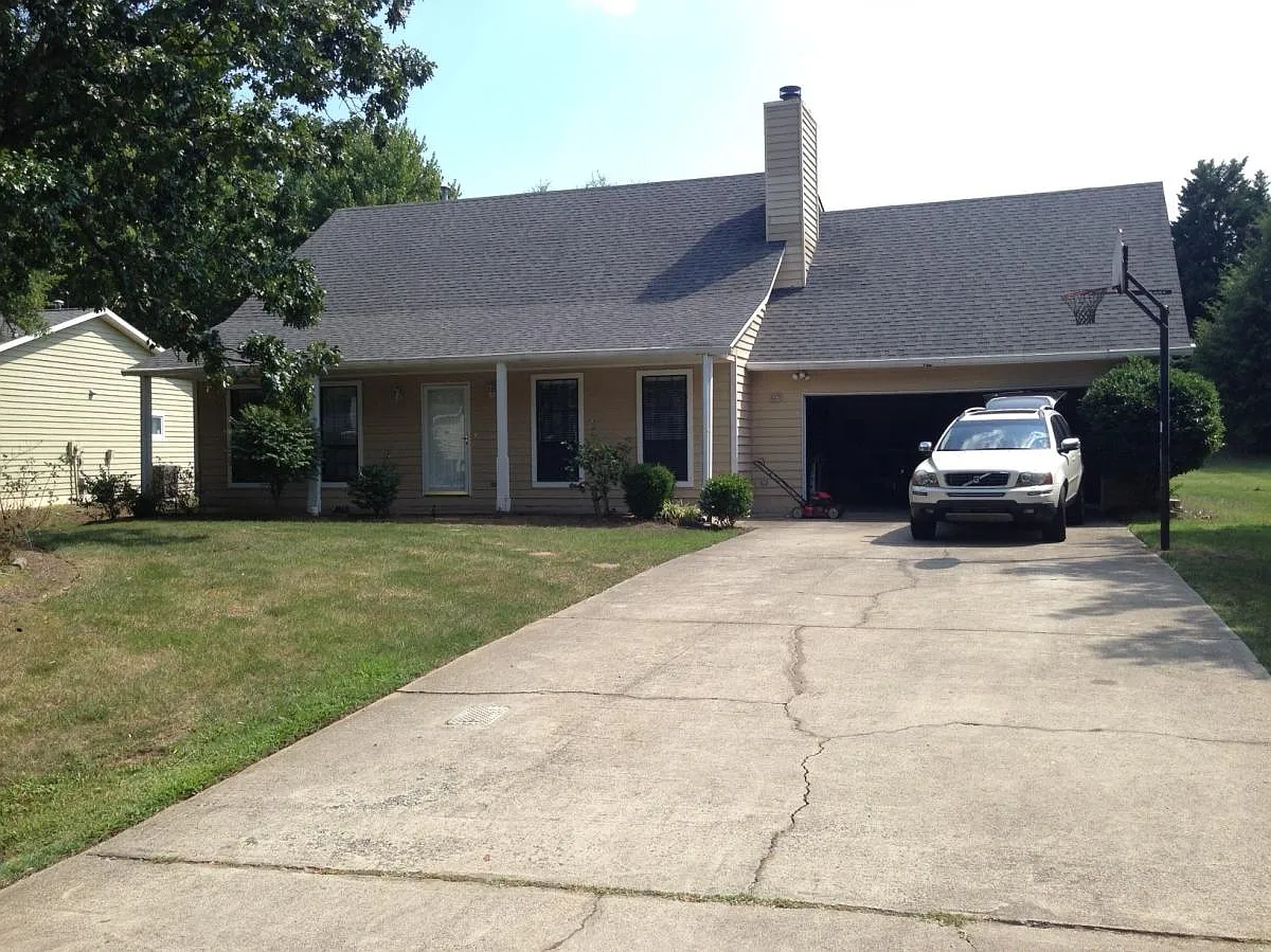 Building Photo - 11001 Coachman Cir