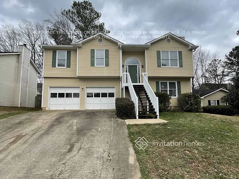 560 Heathgate Dr — Photo 2