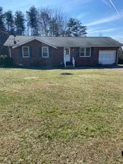 3 bed, 1.5 bath, 1008 sqft, $1,400 — Photo 1