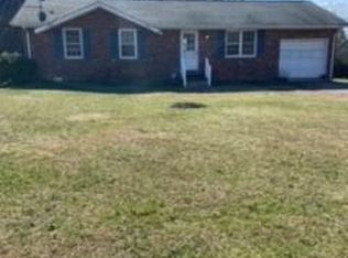 374 Meadow Garden Ln, Martinsville, VA 24112