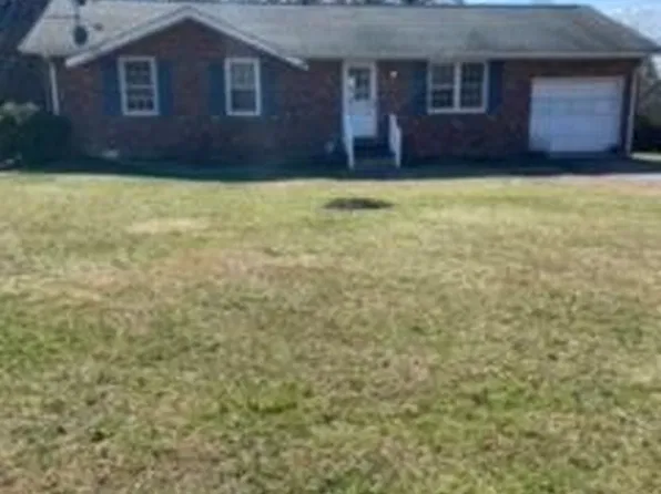 374 Meadow Garden Ln, Martinsville, VA 24112
