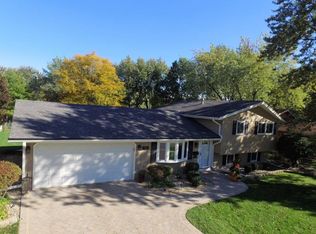 301 Kemah Ln, Schaumburg, IL 60193