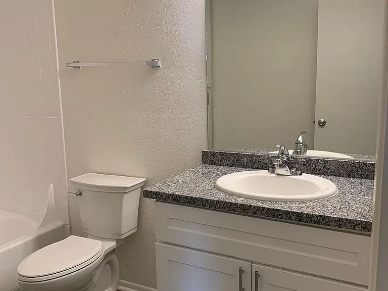 Taylor Heights Apartments — Photo 9