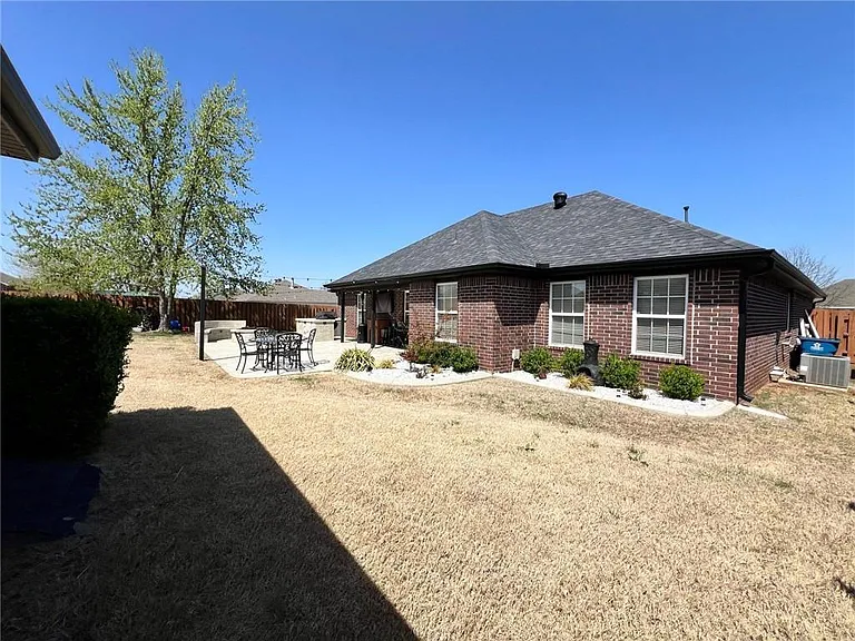 4305 SW Limestone Ave — Photo 4