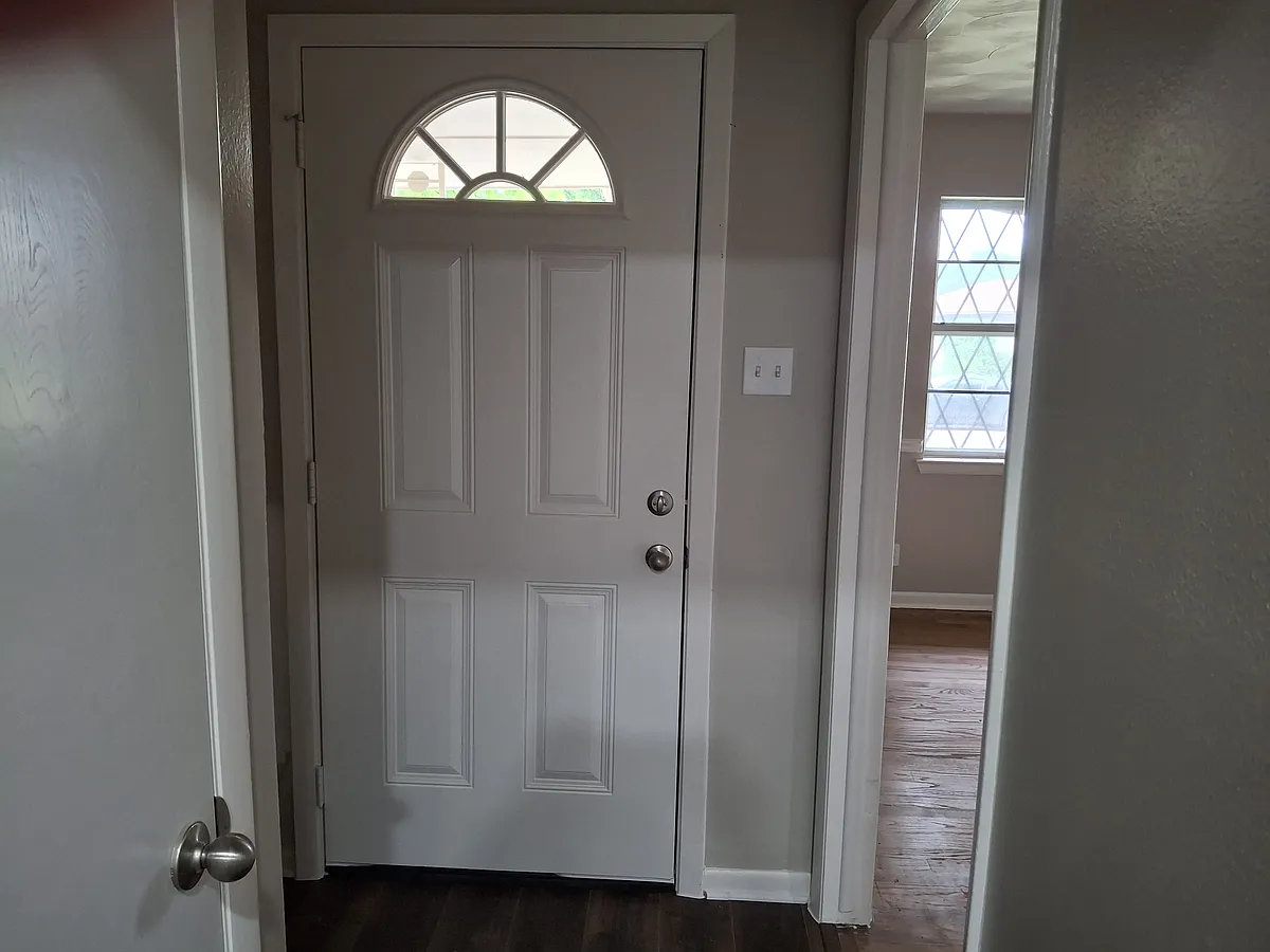 Interior view of front door. Front room to right. - 544 Willowood Ln