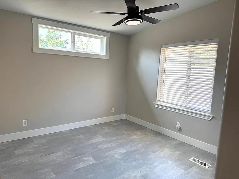 2557 E Beacon Light Rd — Photo 9